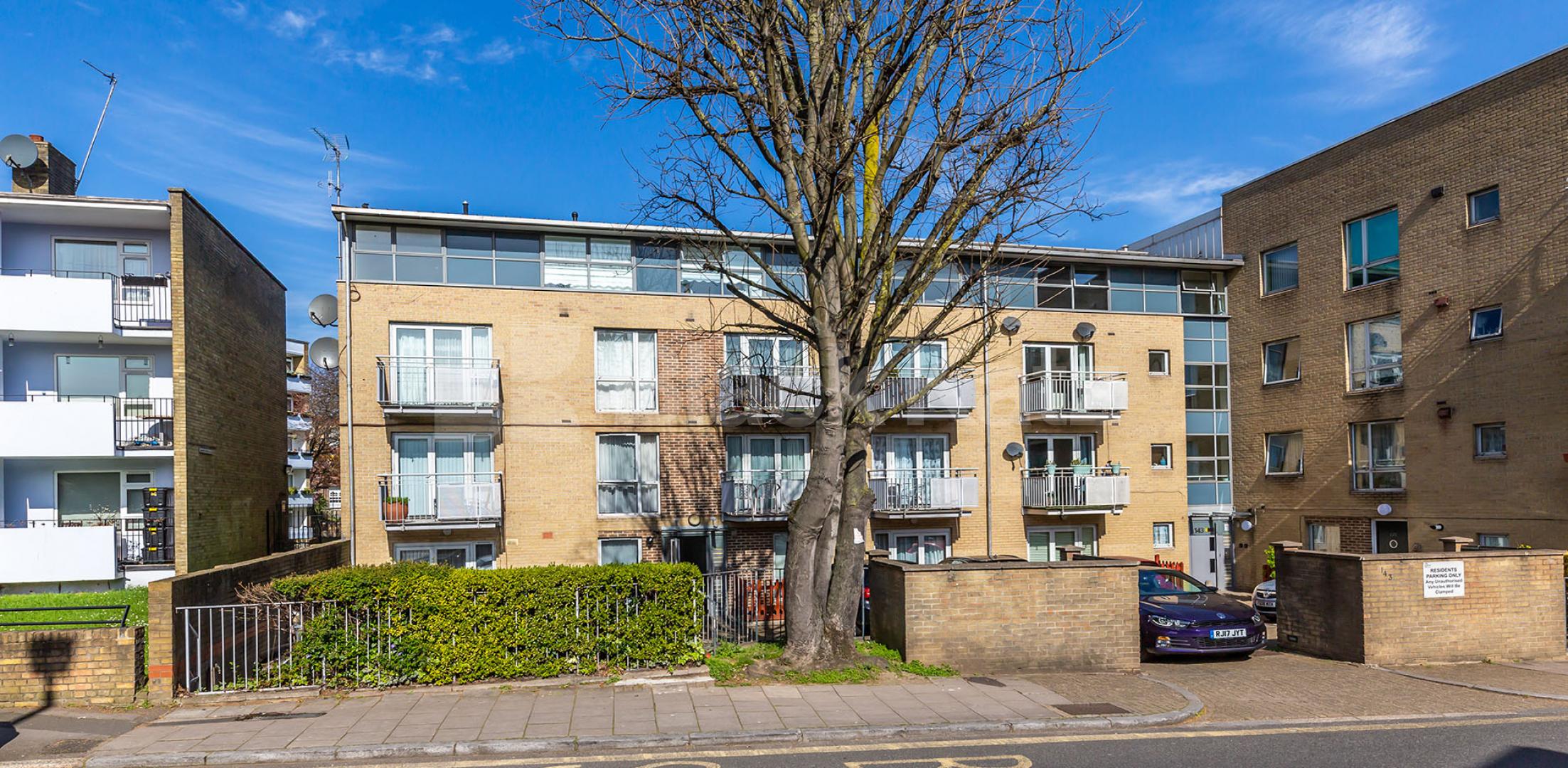 			HUGE ONE BED MINS TO TUBE!, 1 Bedroom, 1 bath, 1 reception Flat			 Mackenzie Road, Holloway